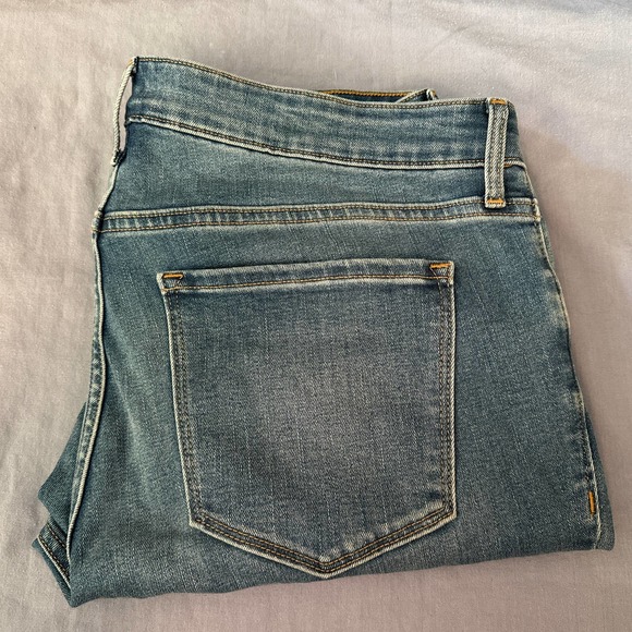 Old Navy Women’s jeans size 12 short - Picture 8 of 8